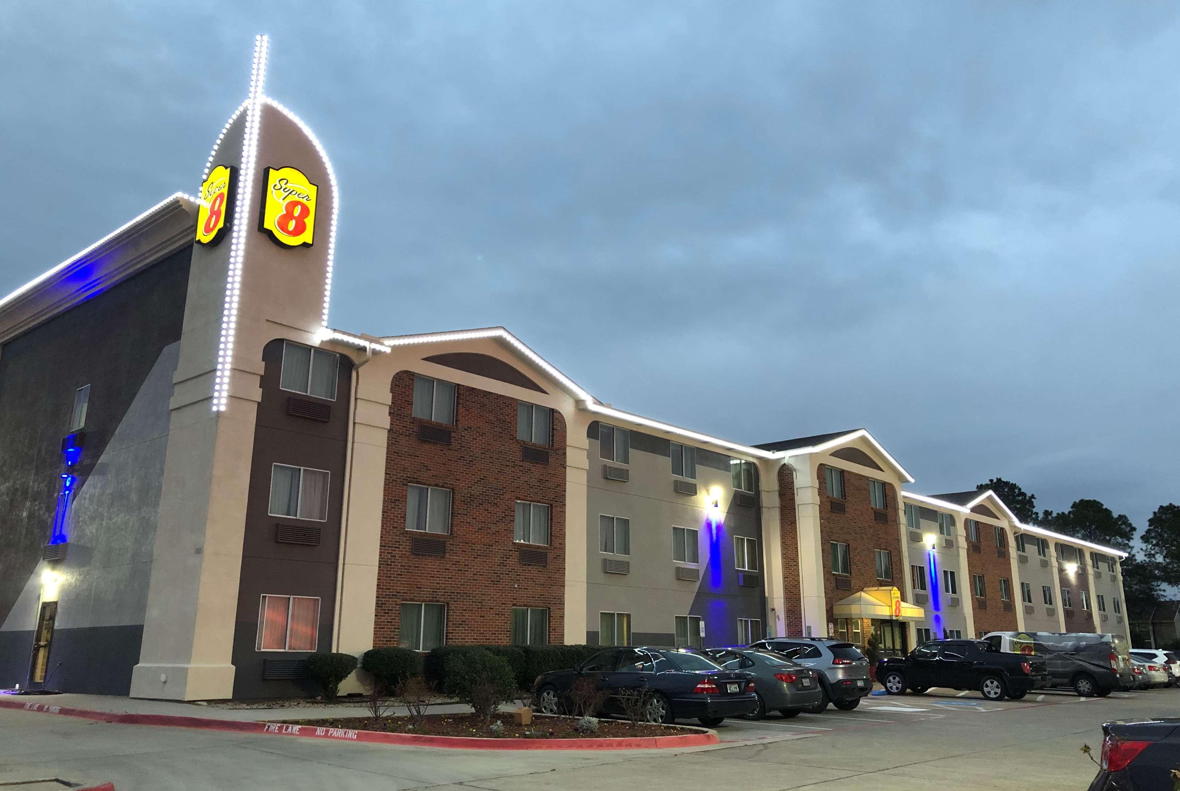 Super 8 By Wyndham Bedford Dfw Airport West Motel Eksteriør billede