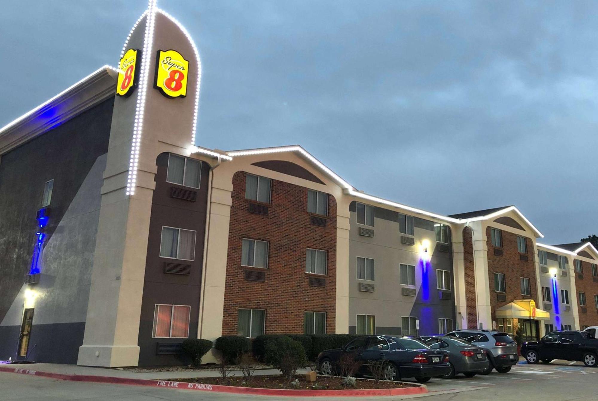 Super 8 By Wyndham Bedford Dfw Airport West Motel Eksteriør billede