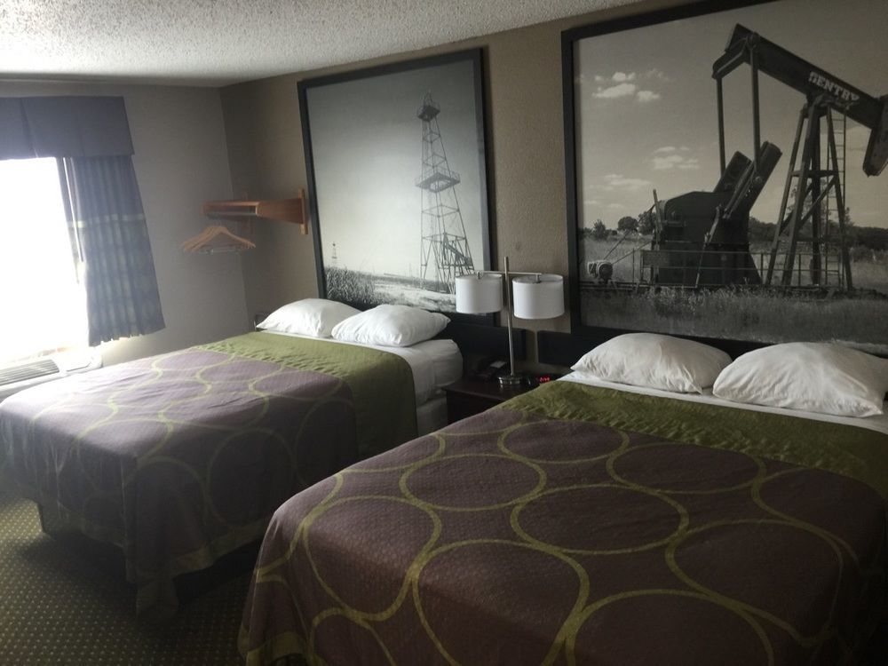 Super 8 By Wyndham Bedford Dfw Airport West Motel Eksteriør billede