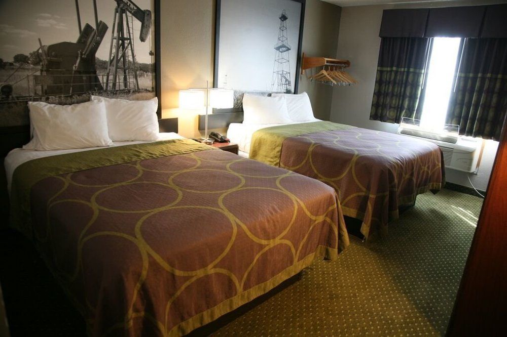 Super 8 By Wyndham Bedford Dfw Airport West Motel Eksteriør billede