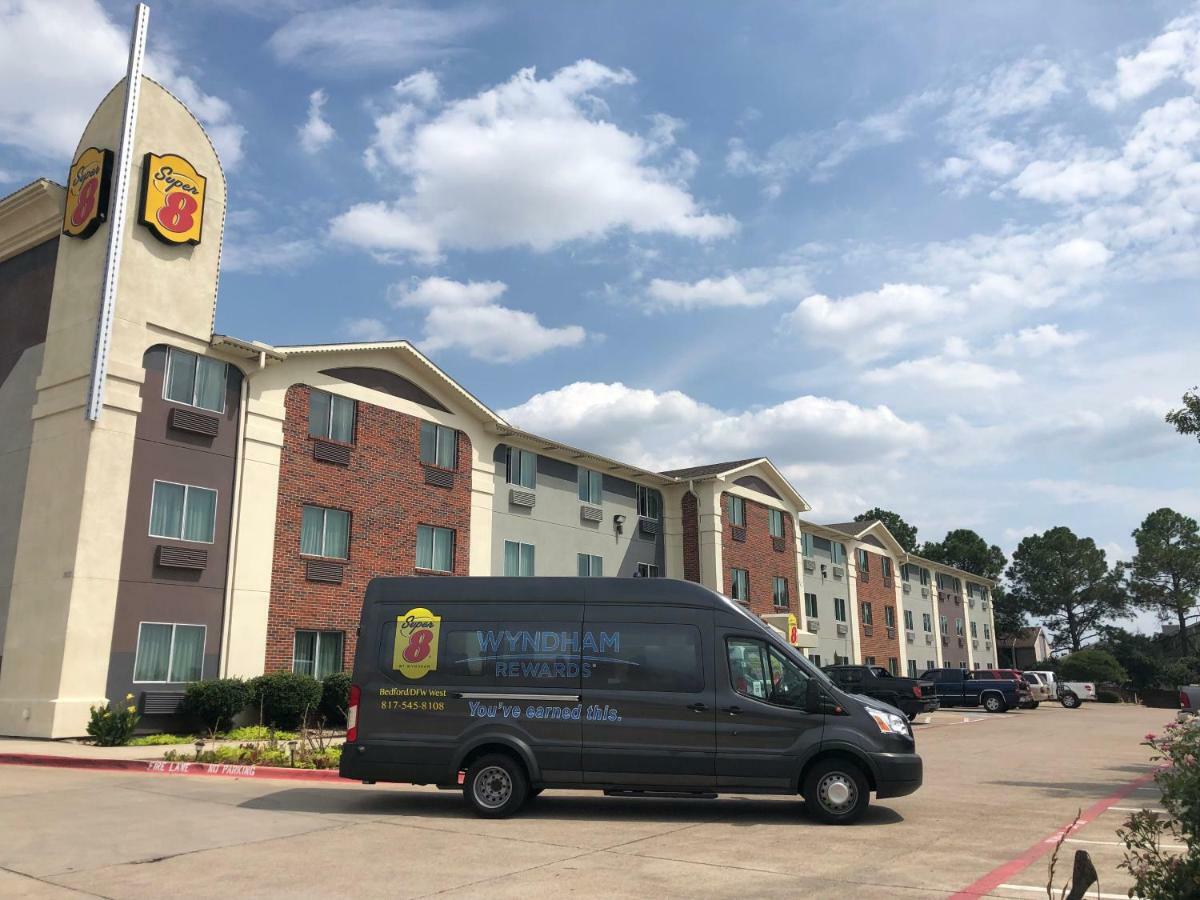 Super 8 By Wyndham Bedford Dfw Airport West Motel Eksteriør billede